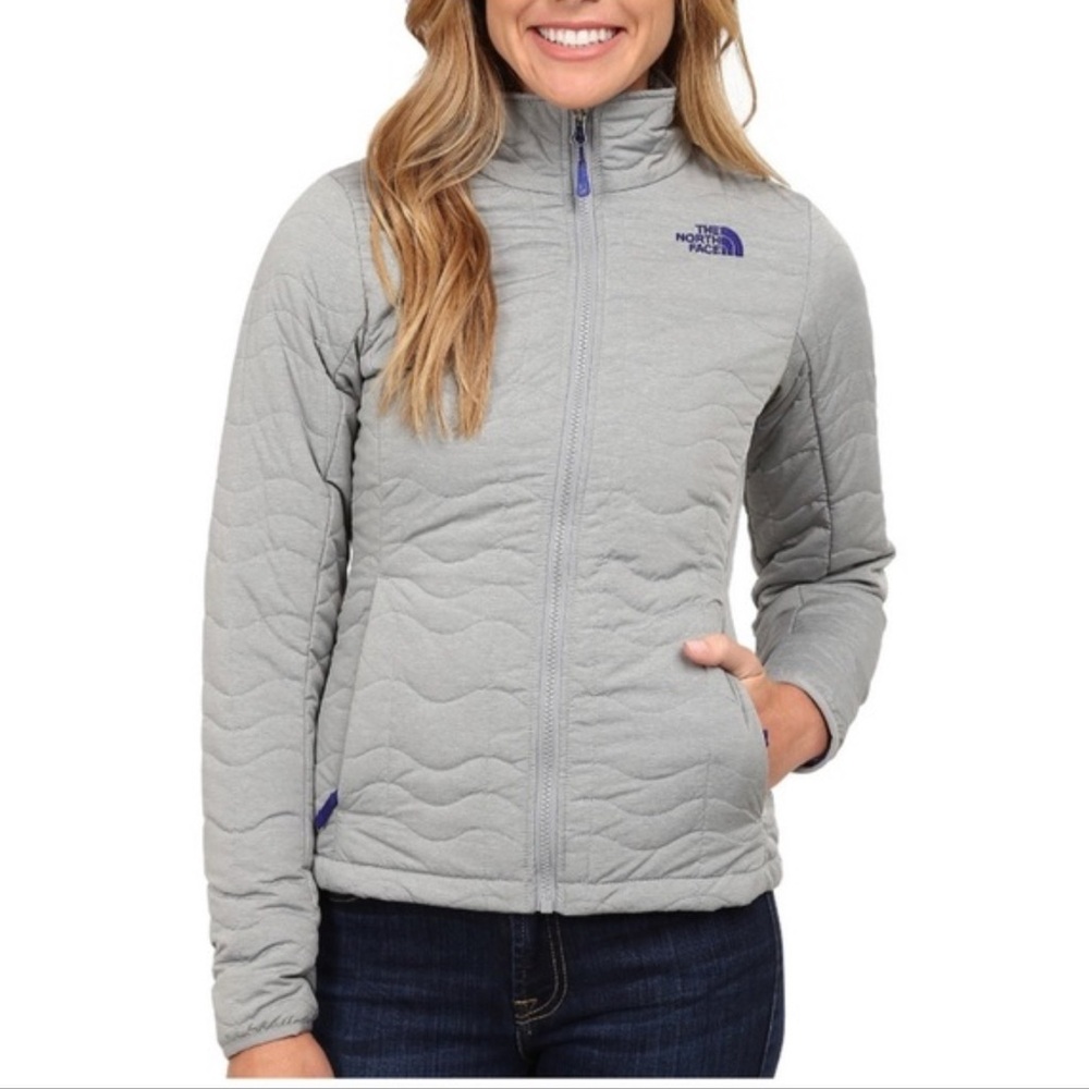 The North Face Bombay Jacket - Insulated in Heather Grey.  NWOT M.